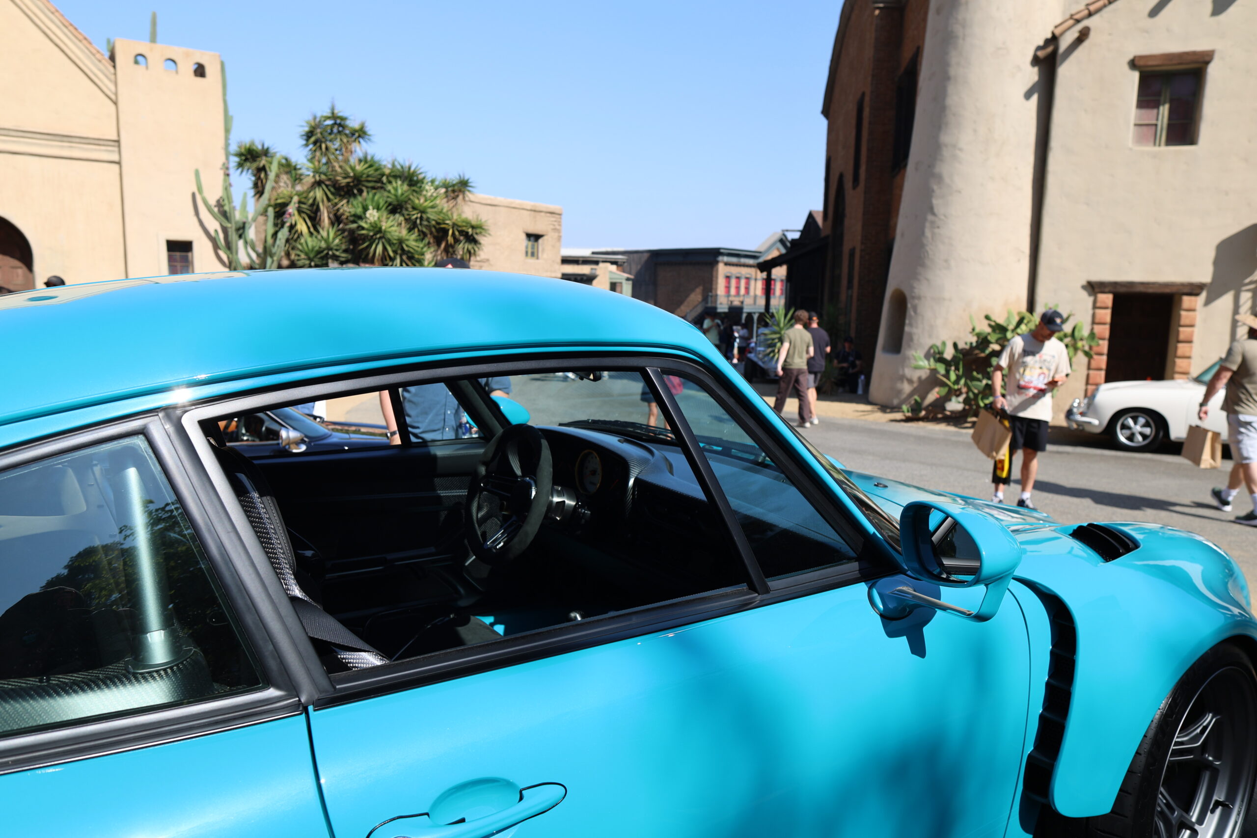 A Miami Blue backdated Porsche 911 at Luftgekühlt 10