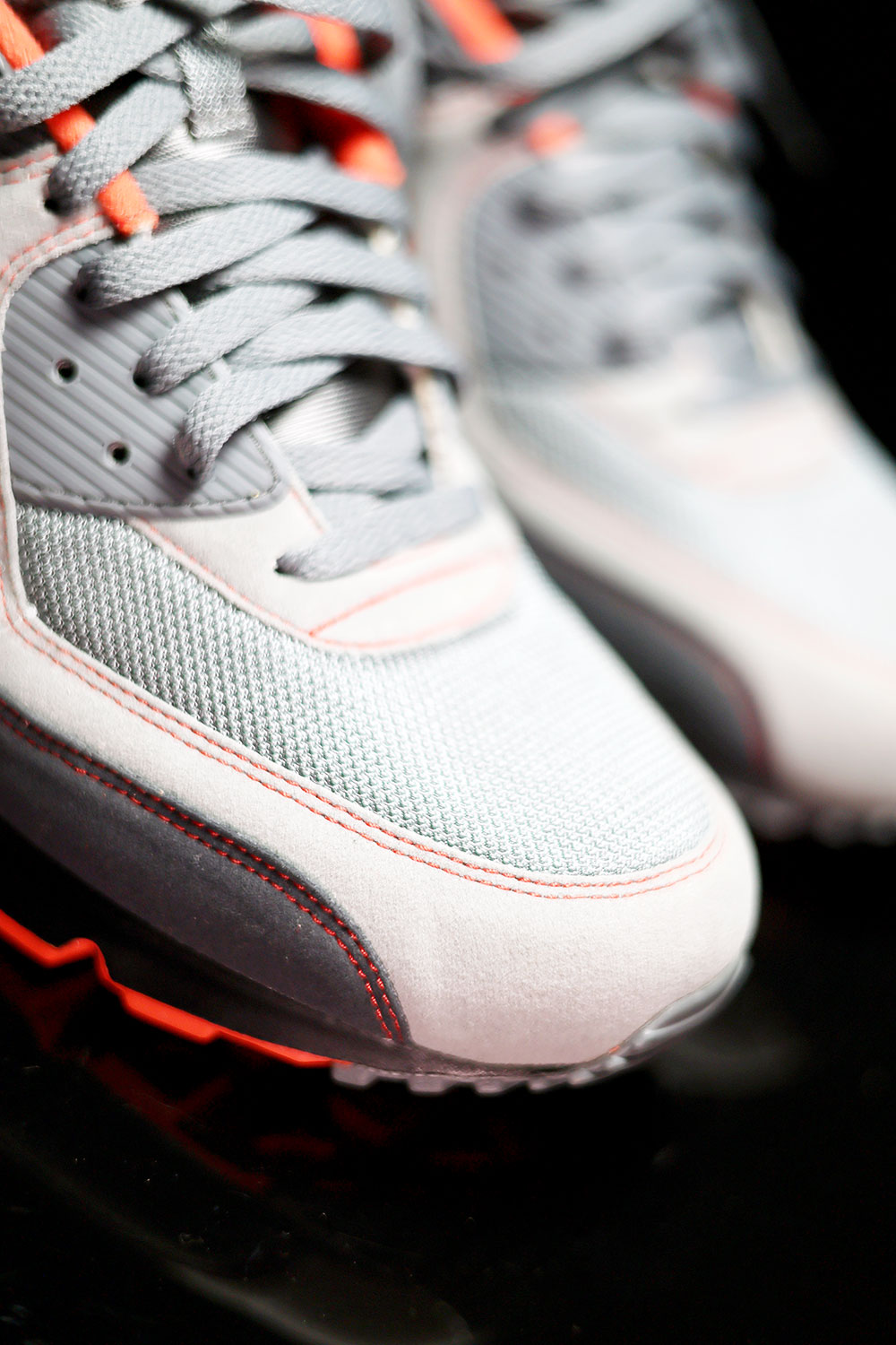 Medial view of the Nike Air Max 90 NTSF NikeTown San Francisco pair