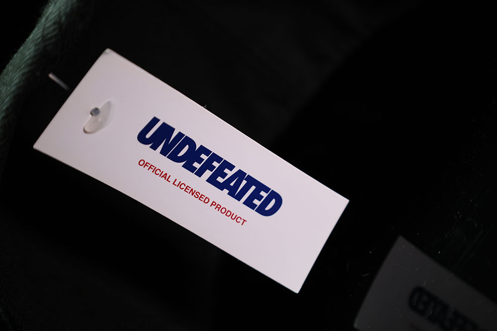 Undefeated Official Licensed Product hangtag on the black Tokyo Undefeated x New Era Icon Fitted